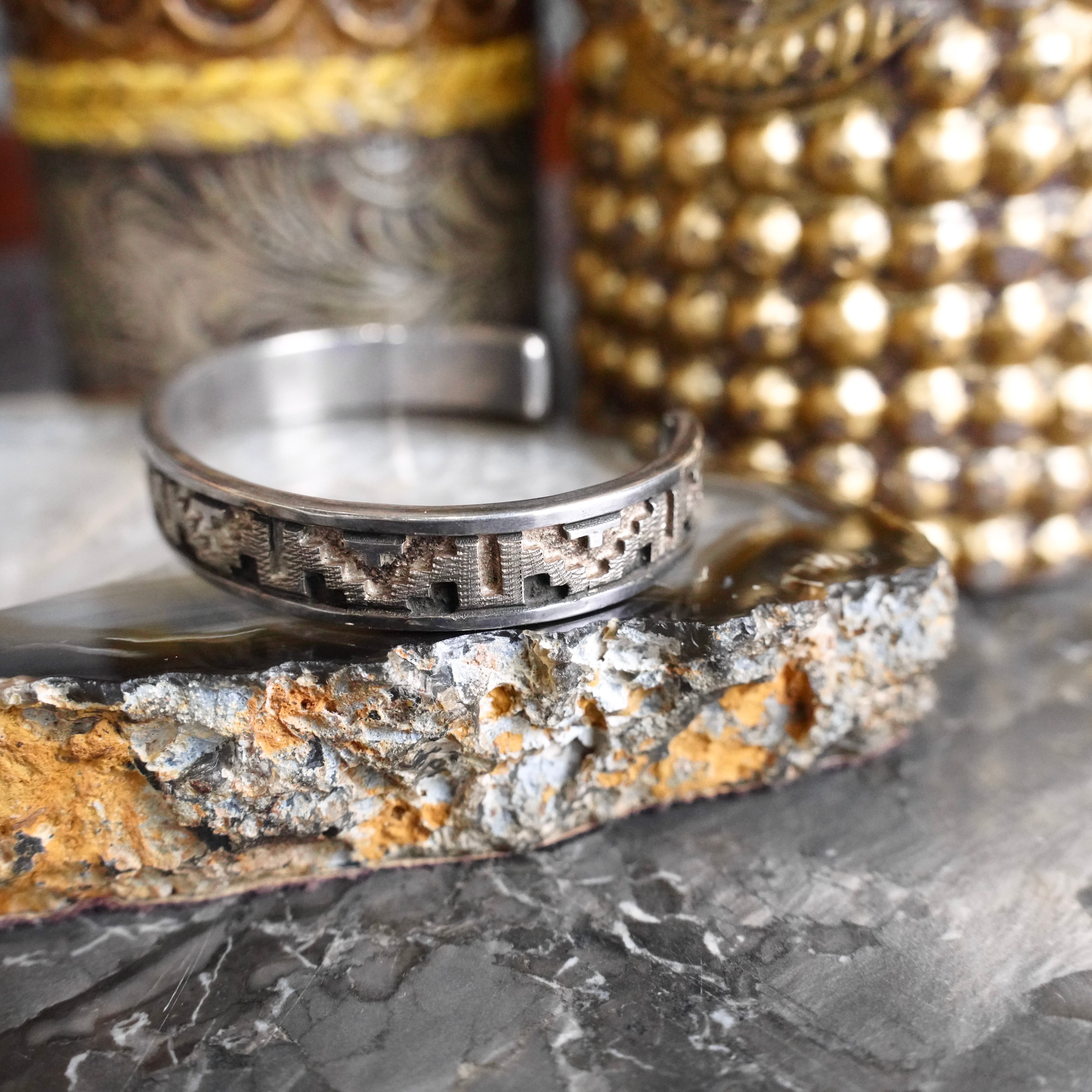 INDIAN JEWELRY NAVAJO DAN JACKSON OVERLAY DESIGN SILVER BANGLE