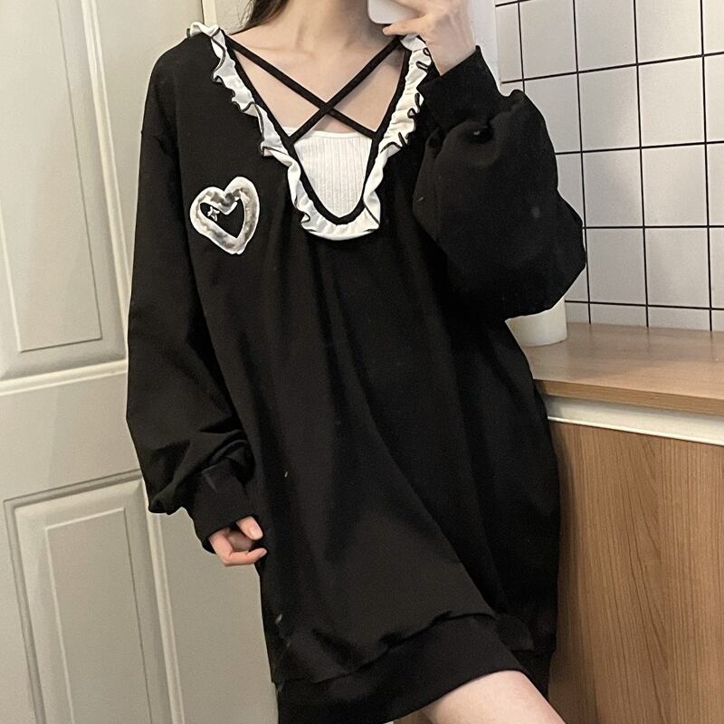 サブカル 服 地雷系 通販 pinksavior クロス ストラップ スエットシャツ 甘め かわいい 黒コーデ