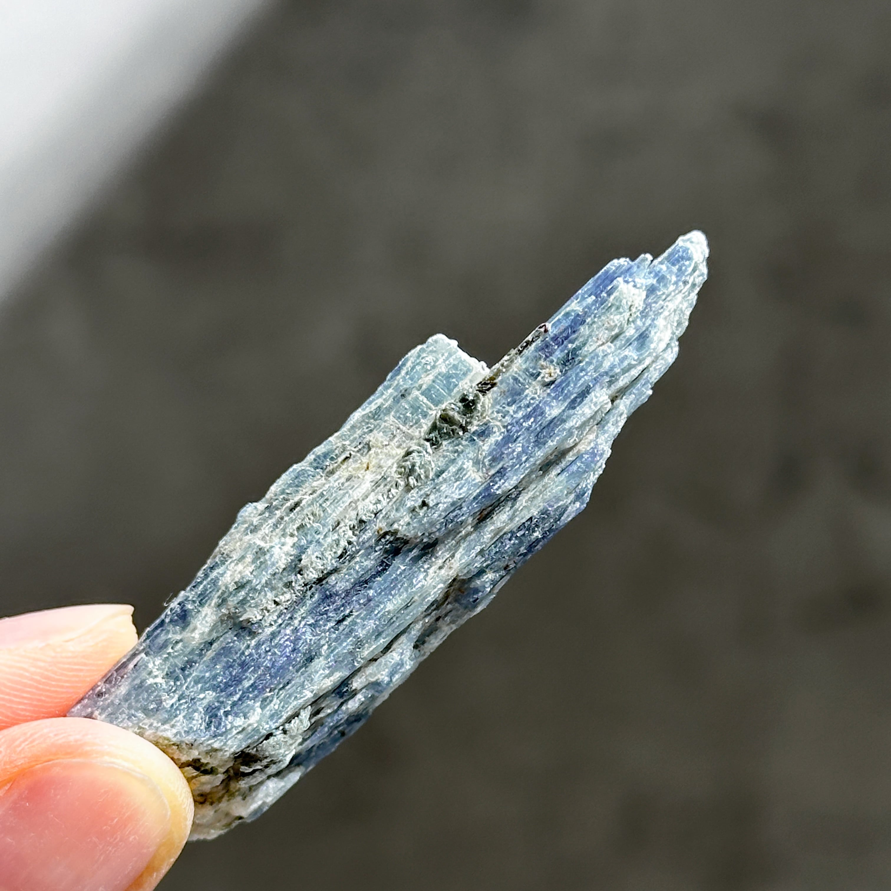 カイヤナイト原石 カイヤナイト原石 223g 天然石販売 名取貴石 天然石・国産原石の