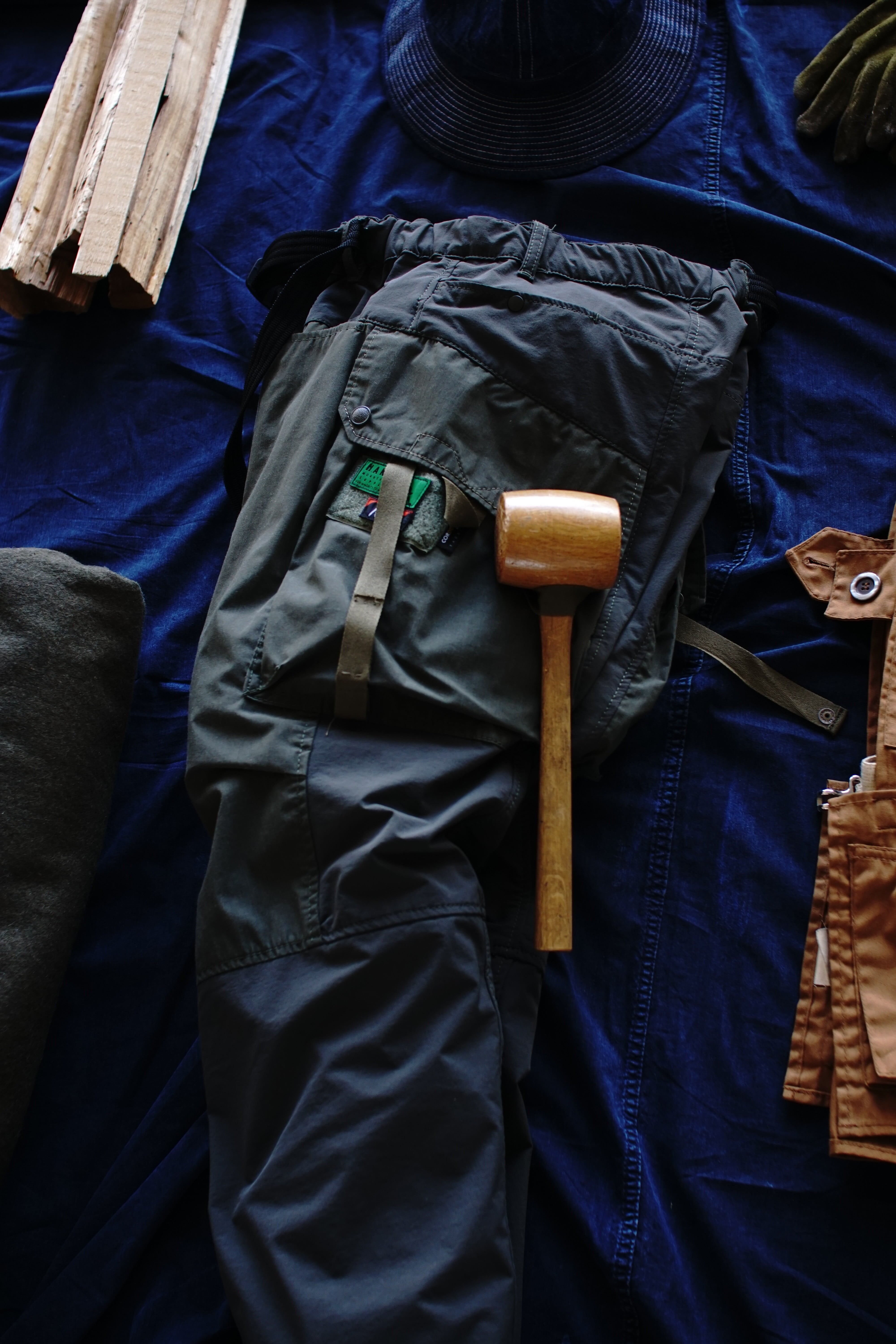HKS113 NANGA×H.A.K.U HANDSFREE CARGO | H.A.K.U MOUNTAIN SUPPLY