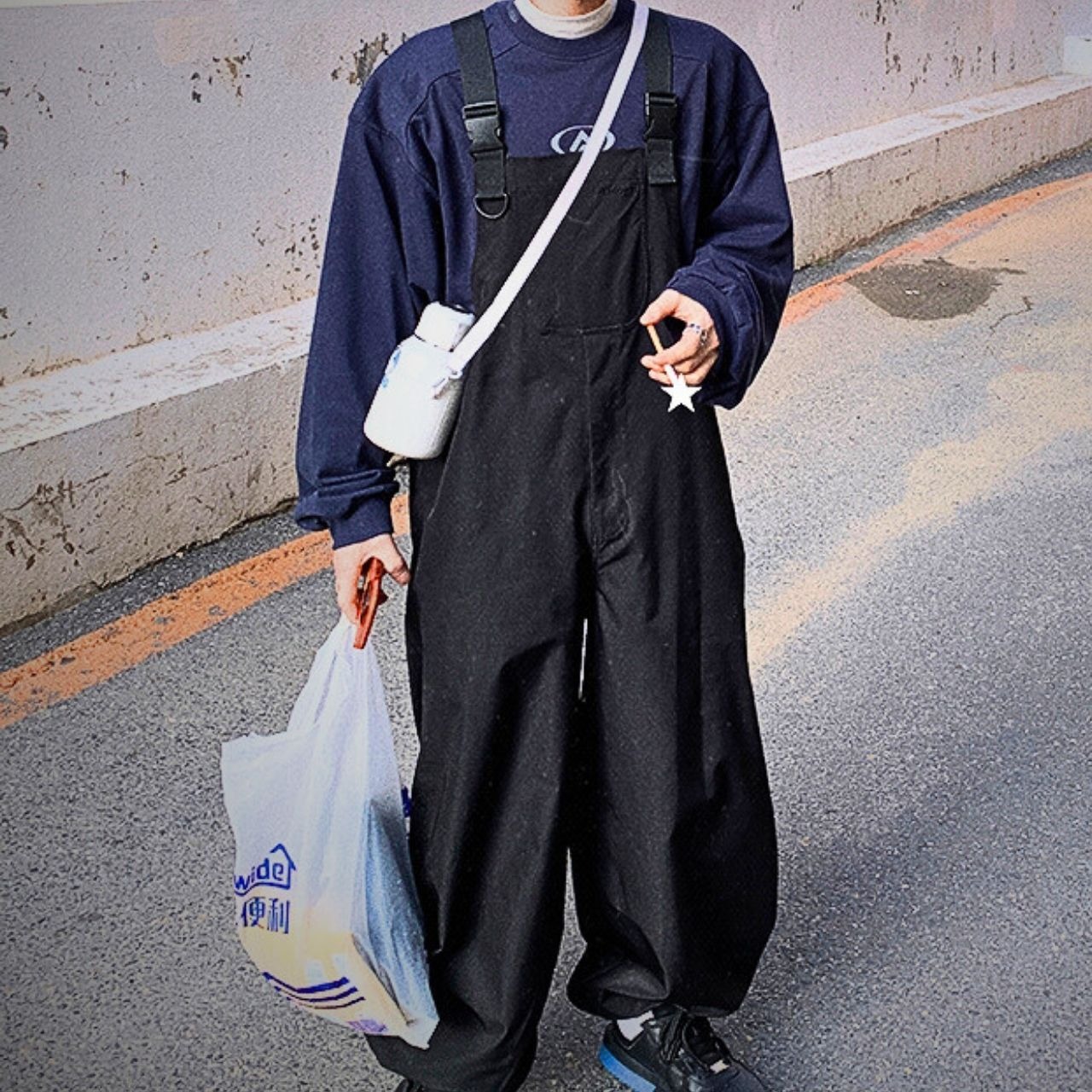 オールブラックナイロンオーバーオール　1089