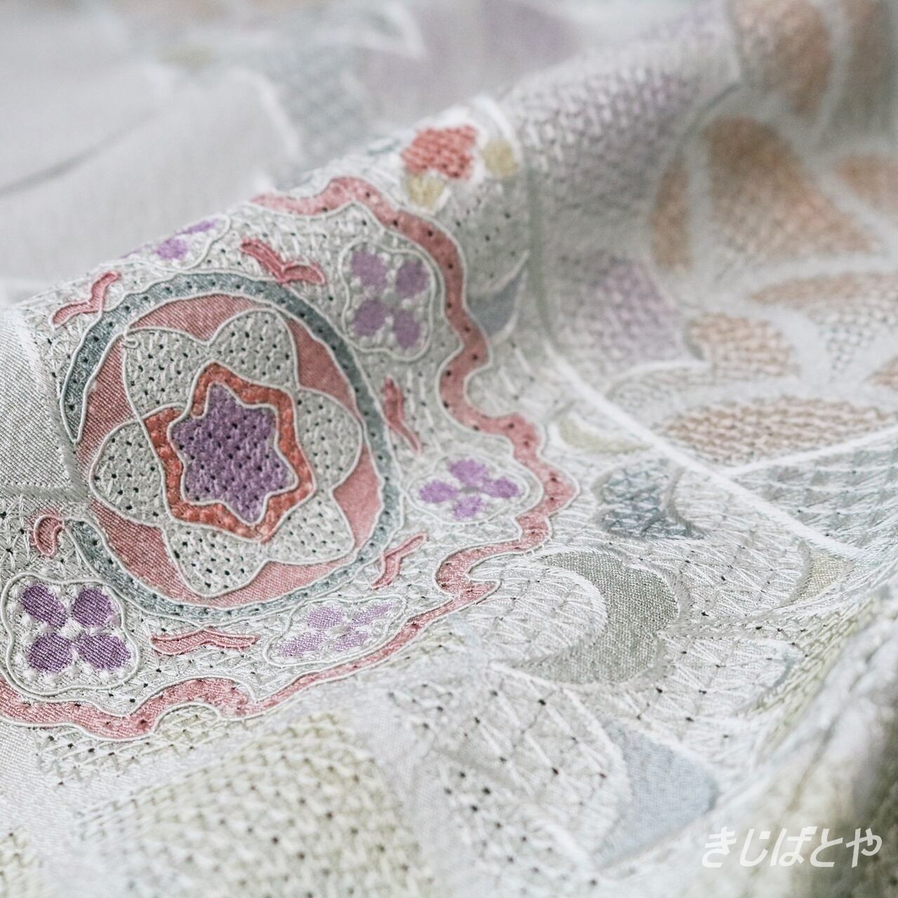 正絹ちりめん 青磁に刺繍の付け下げ 袷 | きじばとや