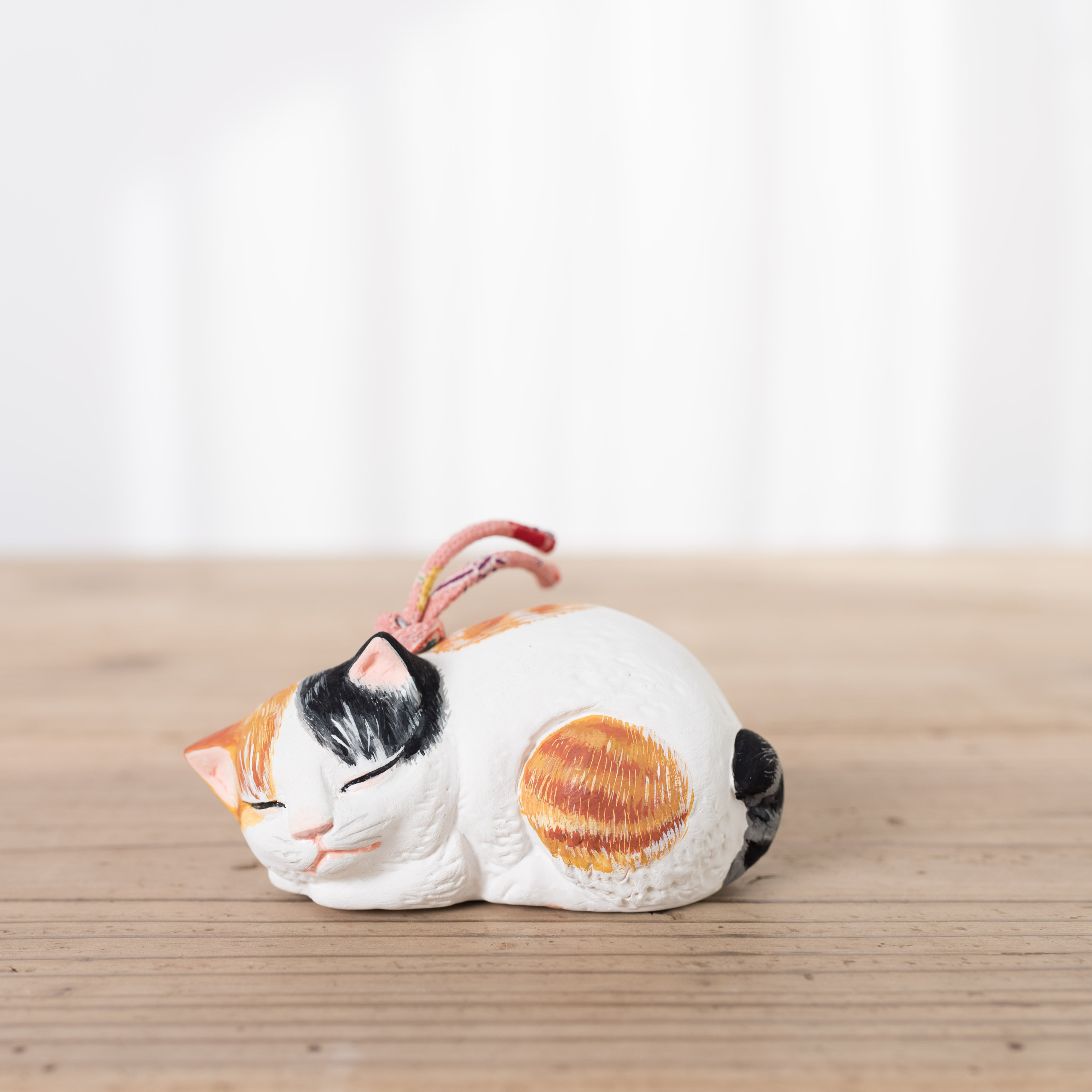 土鈴ねむり猫 ミケ | 三栗屋