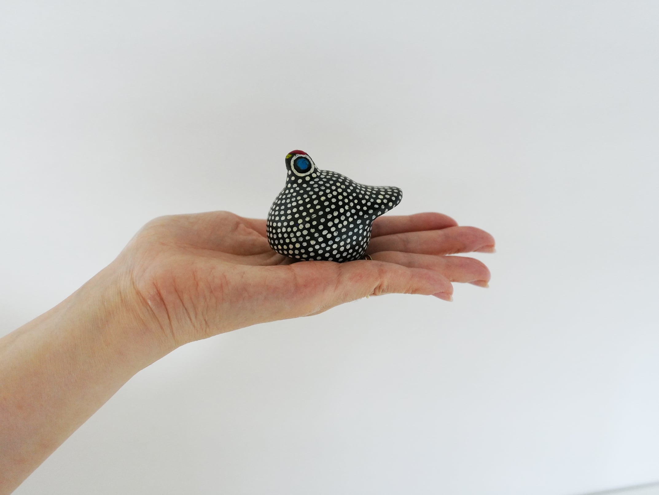 【sold out 】エチオピア ホロホロ鳥 陶器の置物 Blue Eyes (SS)