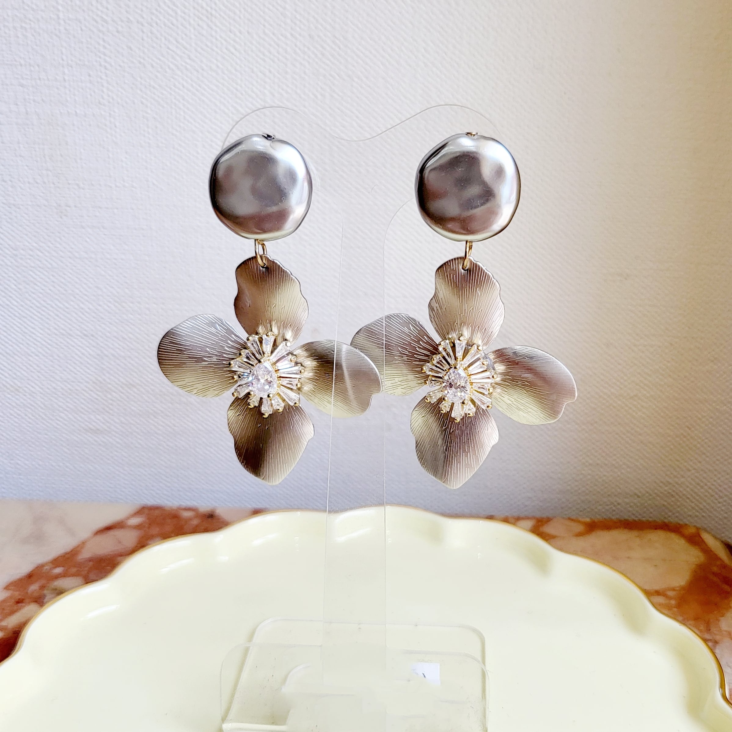 シルバーフラワースイングピアス | Amin by w.a