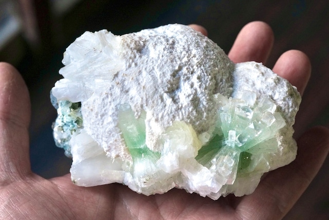 特大モルデナイト / グリーンアポフィライト Green Apophyllite / Mordenite