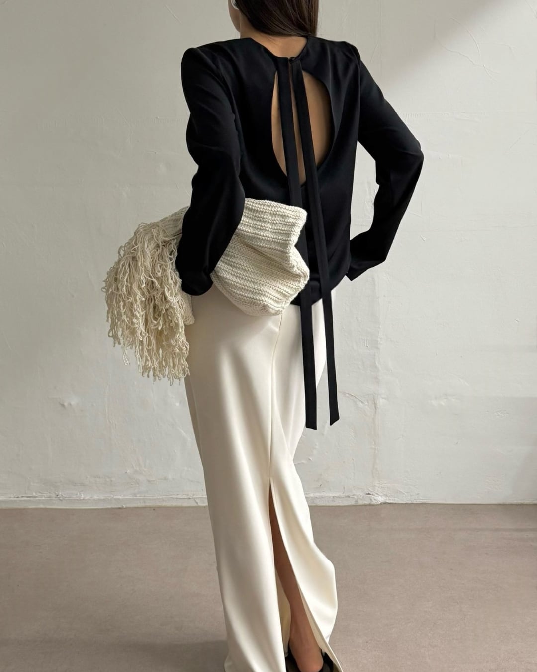 バックオープンリボンデザインブラウス