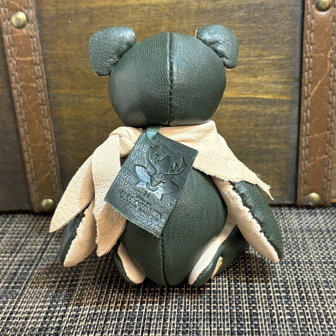 【ジビエレザー鹿革】のベルベア★マイスターの手作り「ベルズベア」ダークグリーン＆ナチュラル 写真の1点販売です