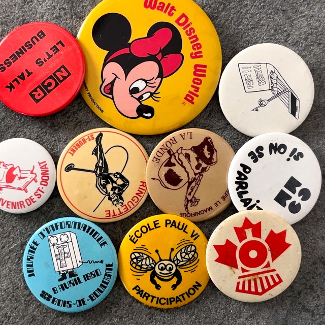 10個 US･北米系 ヴィンテージ レトロ 缶バッジ  vintage ビンテージ 古着 通販 リメイク 雑貨 2508013-17