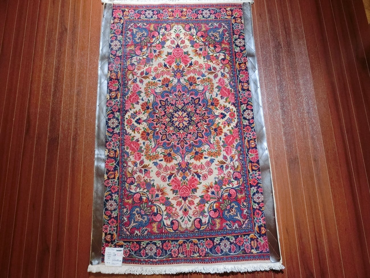 手織りペルシャ絨毯　新品　ヘリス産　ネット価格　175cm × 138cm 手織りペルシャ絨毯 新品 ヘリス産 ネット価格 175cm × 138cm ペルシャ