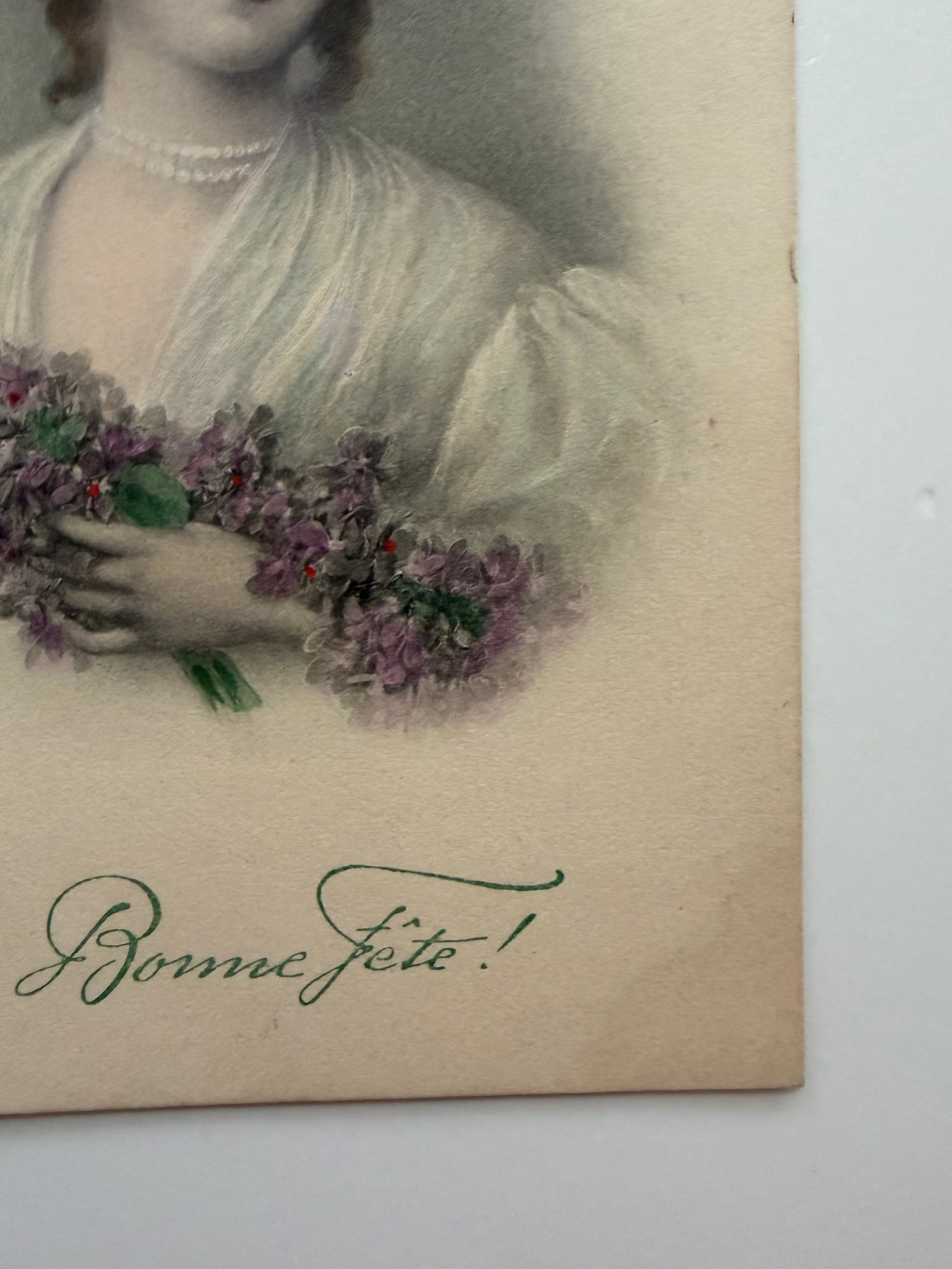スミレの花束を持つ女性のポストカード（Bonne Fête）｜フランス