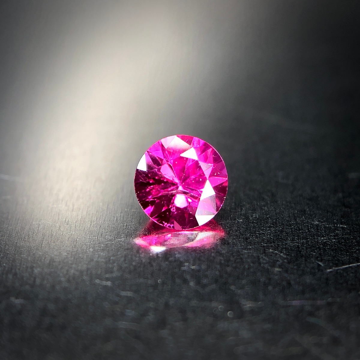 天然ホットピンクスピネル0.277ct【タンザニア】☆ネオンピンク、蛍光 