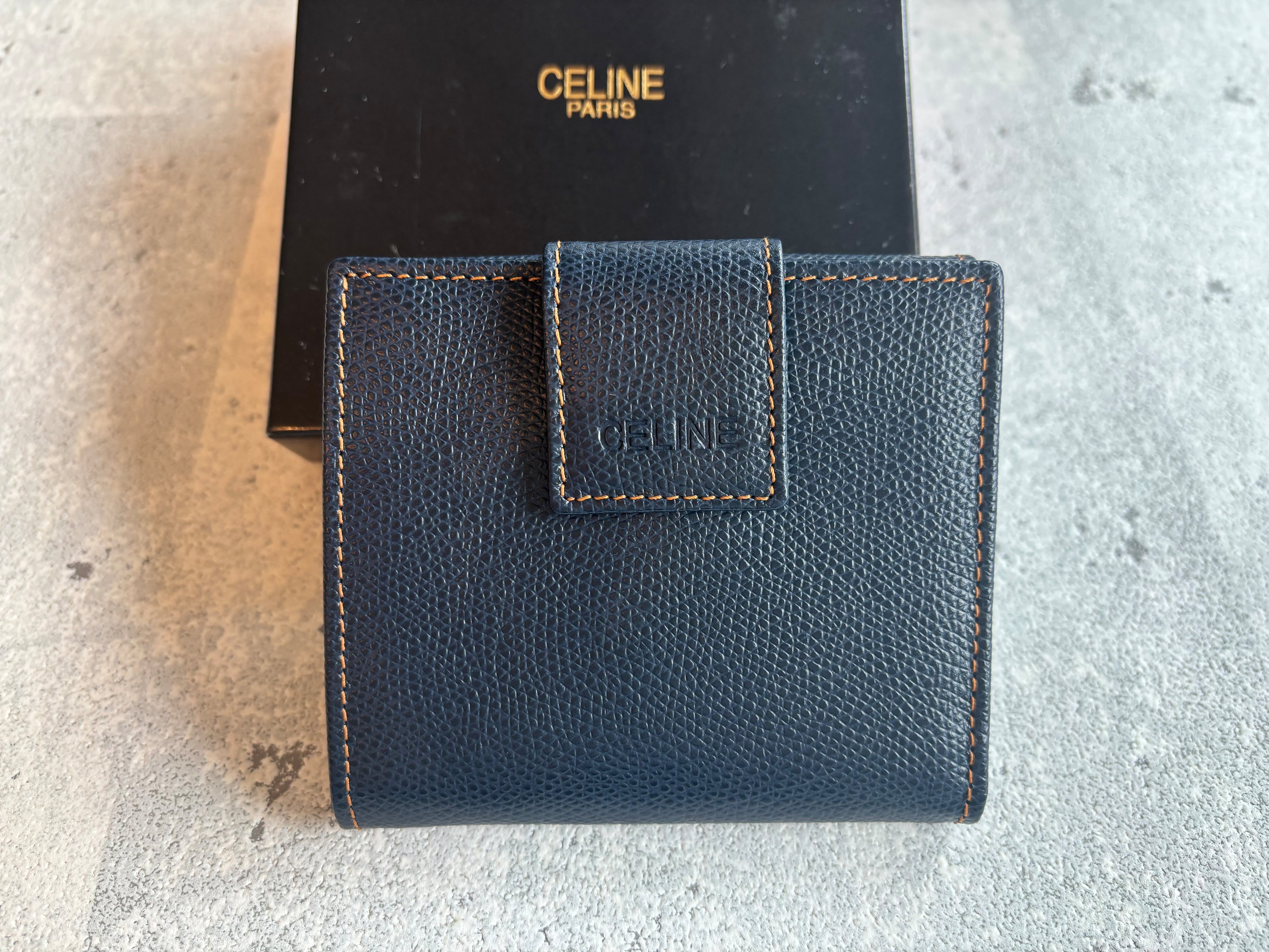 CELINE 英字型押し バイカラー折財布