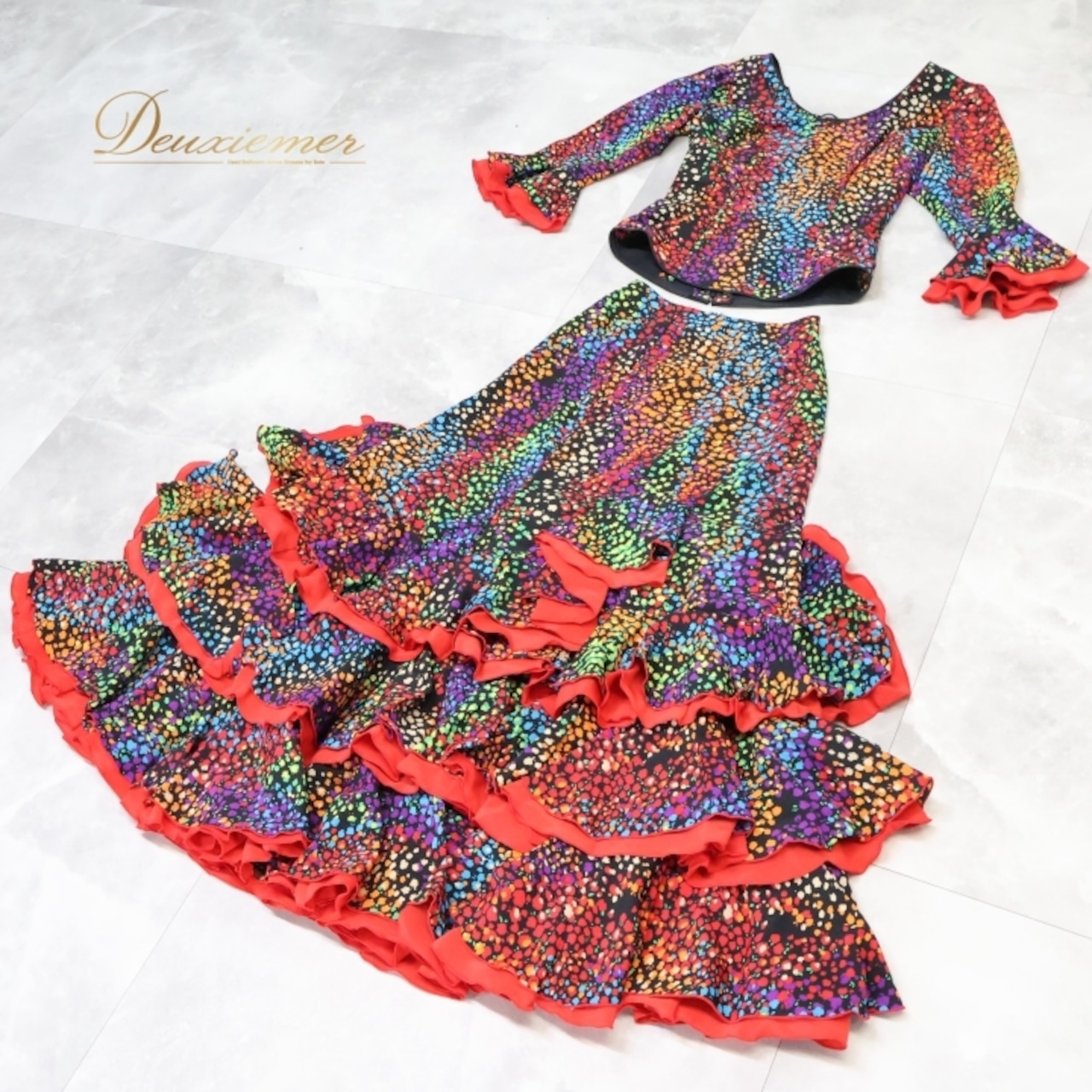 フラメンコ 衣装 エルモサイベリア HERMOSA IBERIA ツーピース セットアップ トップス ファルダ 赤 カラフル ボランテ フリル ダンス 発表会 パーティ 柄 模様 ブラック系 レッド系 ブルー系 イエロー系 かわいい おしゃれ ステージ衣装 ダンス衣装 派手 女性用 セットアップファッション 柄物 ショー衣装