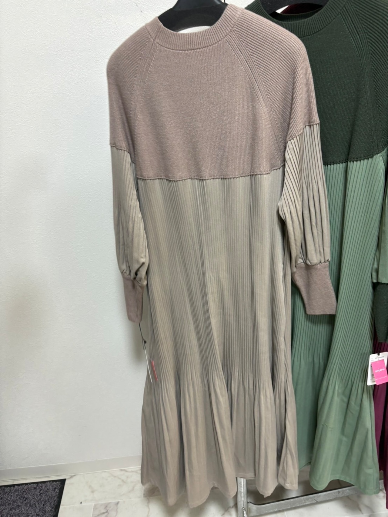 A.N.L プリーツ切り替えニットワンピース 804306F2