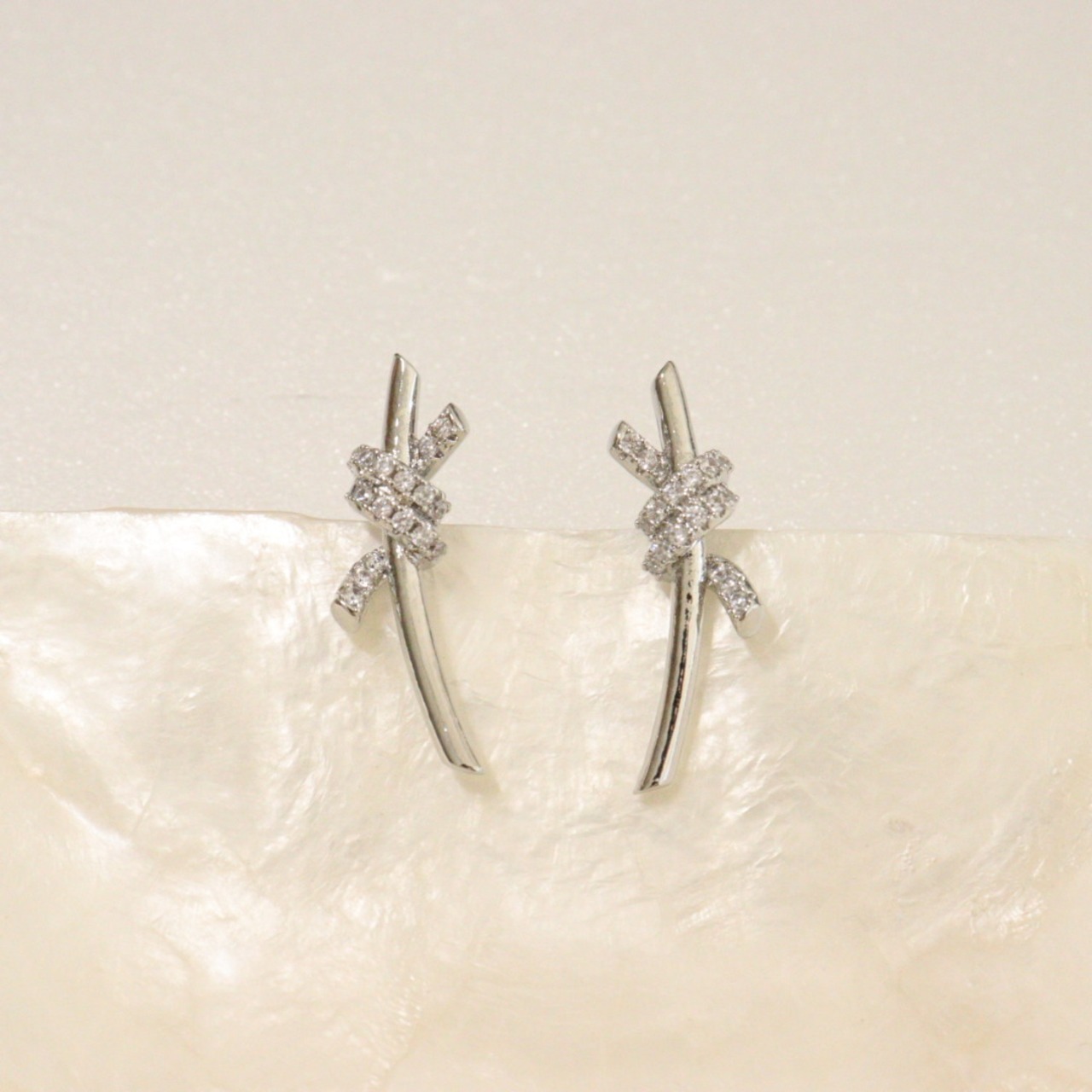 ノットラインストーンピアス ニッケルフリーポスト 低アレルギー bittersweet