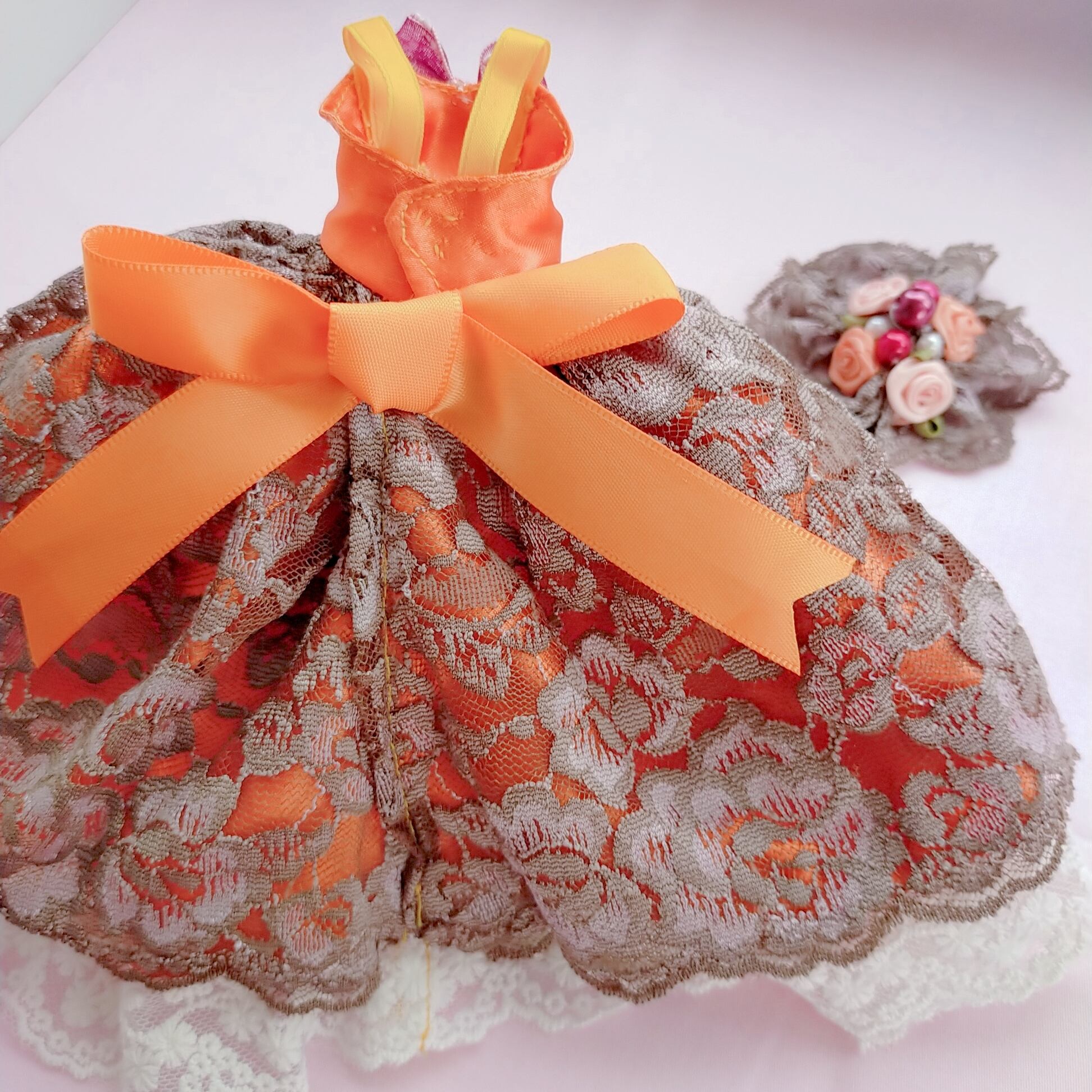 限定価格！operetta 作家様　美しいレースのジレとドロワーズ　ドール服 ハロウィンシリーズ】オレンジと茶色のレースドレス | リカコス（リカ