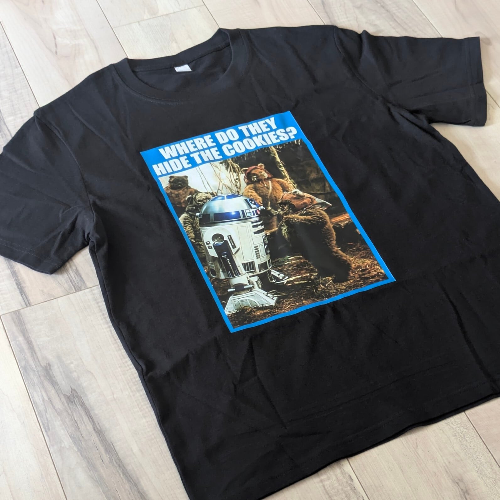 【 STARWARS / スター・ウォーズ  】『 WHERE DO THEY HIDE THE COOKIES? 』Ewok / イウォーク / Tシャツ〚アメリカン雑貨 アメトイ〛
