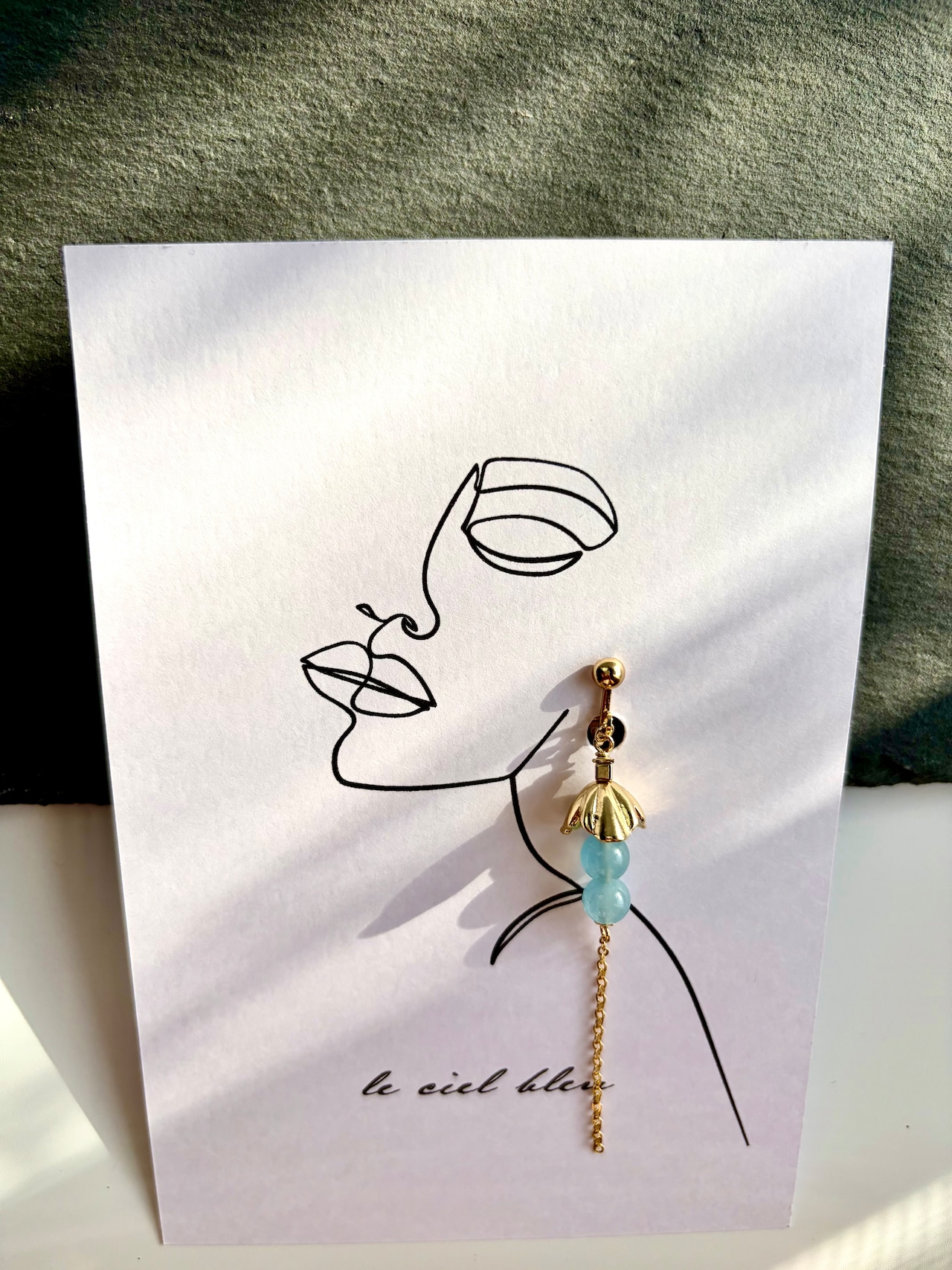 垂れ下がるこの花の実は アクアマリン ゴールド/シルバー