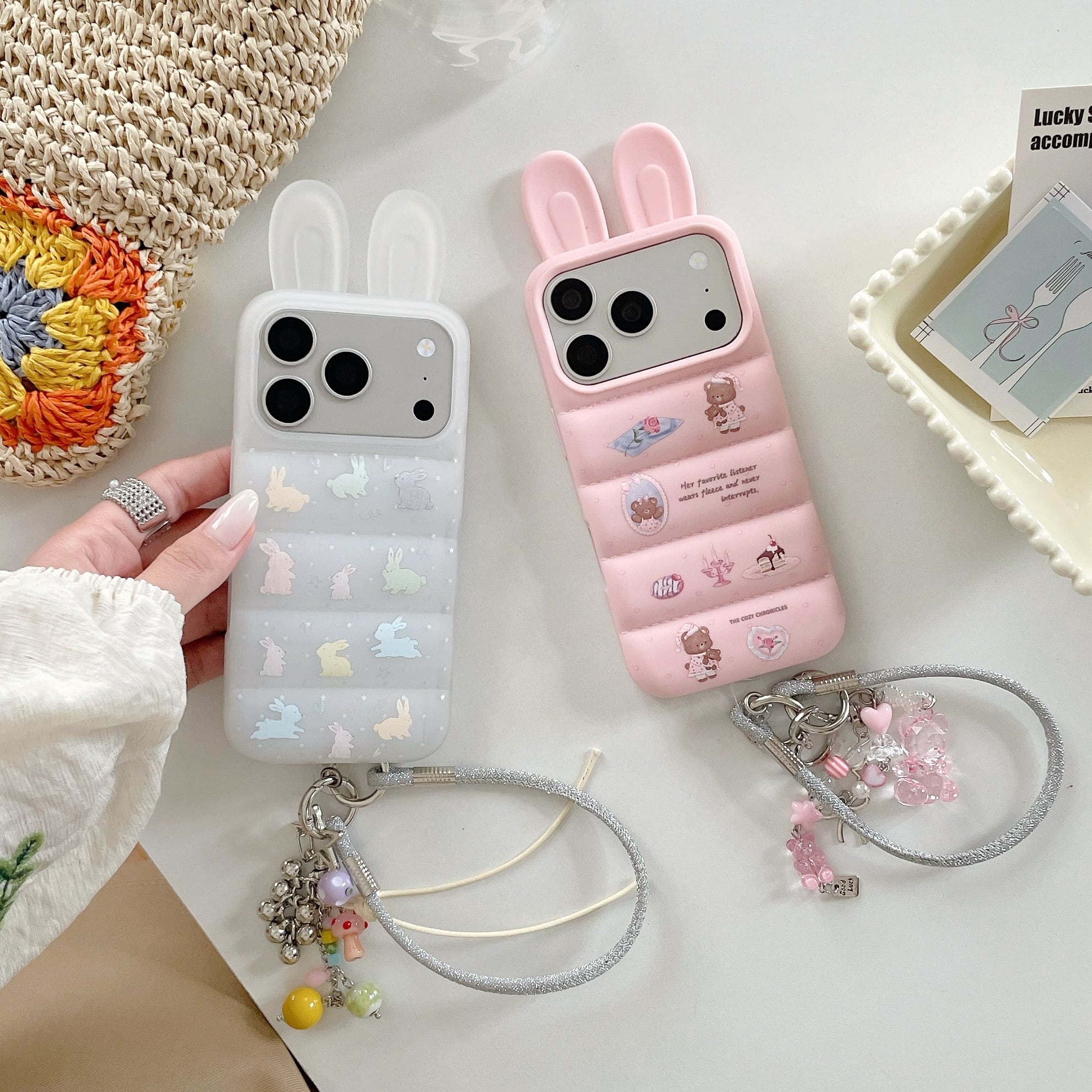 Bratz ウサギ耳 iPhone用ケース ウサギ耳 iPhone 17 16 15 ケース パフィーデザイン リストストラップ