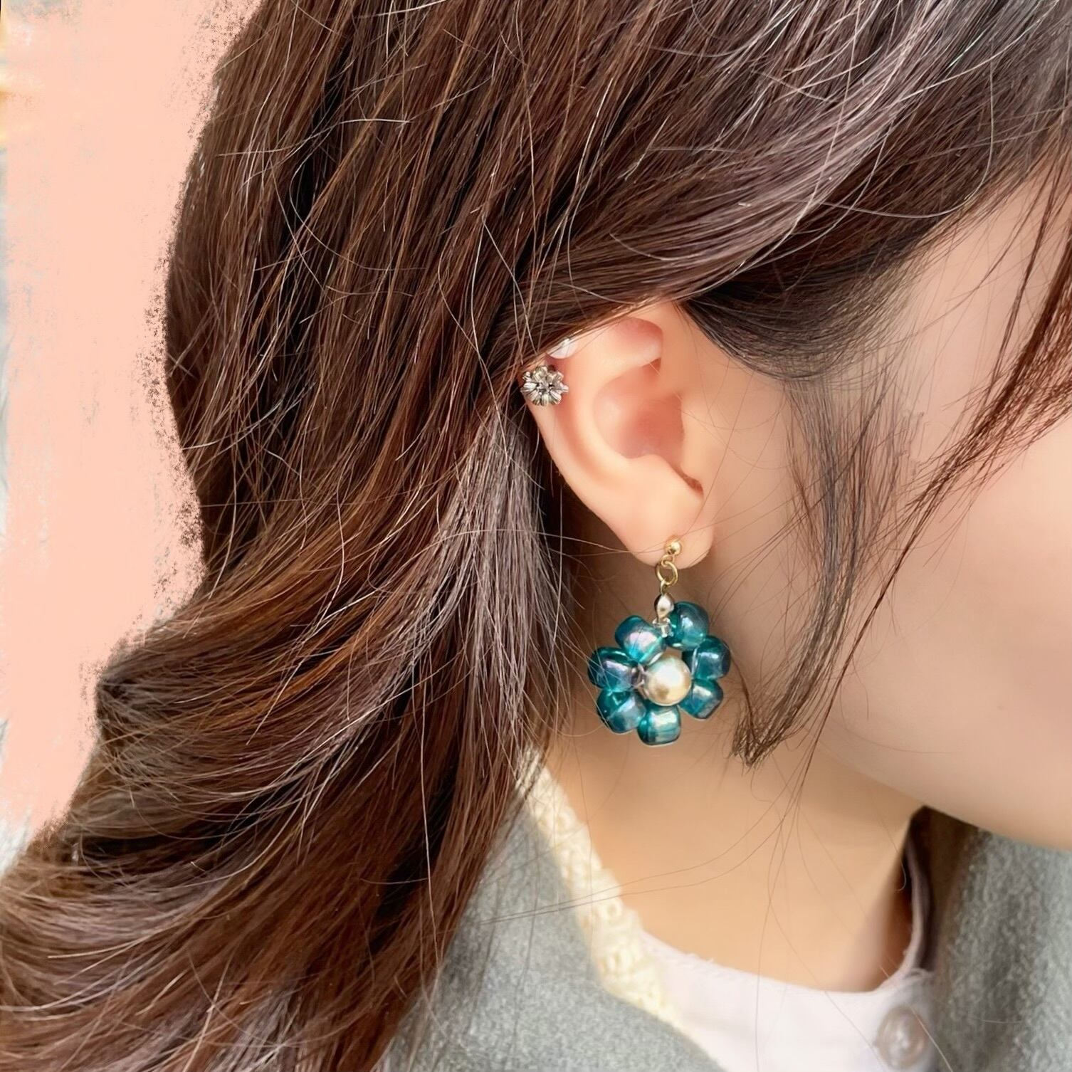 とっても華やかなお花とグリーンだよ❤️　ピアスorイヤリング 164 The emerald neon-colored A forget. don't you green of kind ピアス