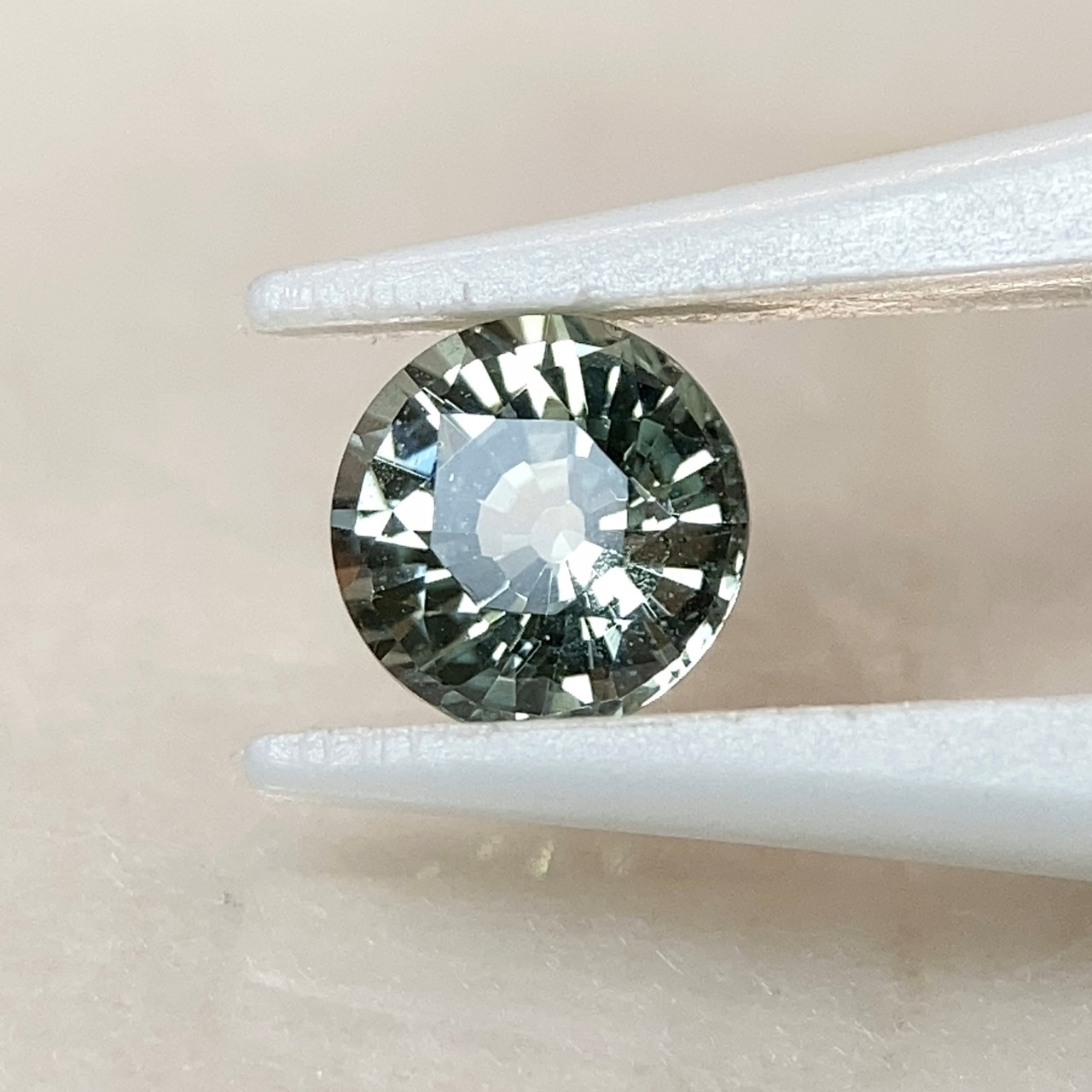 サファイア 0.564ct グリーン 簡易ソーティング付き No.180