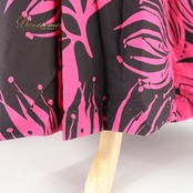 フラダンス 衣装 CC Fashions CCファッション ワンピース ドレス ブラック系 ベロア生地 ハワイアンプリント 花柄 植物柄 アメリカンスリーブ 黒 ピンク ピンク系 日本製 フレアスカート 華やか 鮮やか かわいい おしゃれ 上品 高級感 ハワイアン アロハ フラ ダンス レッスン 練習