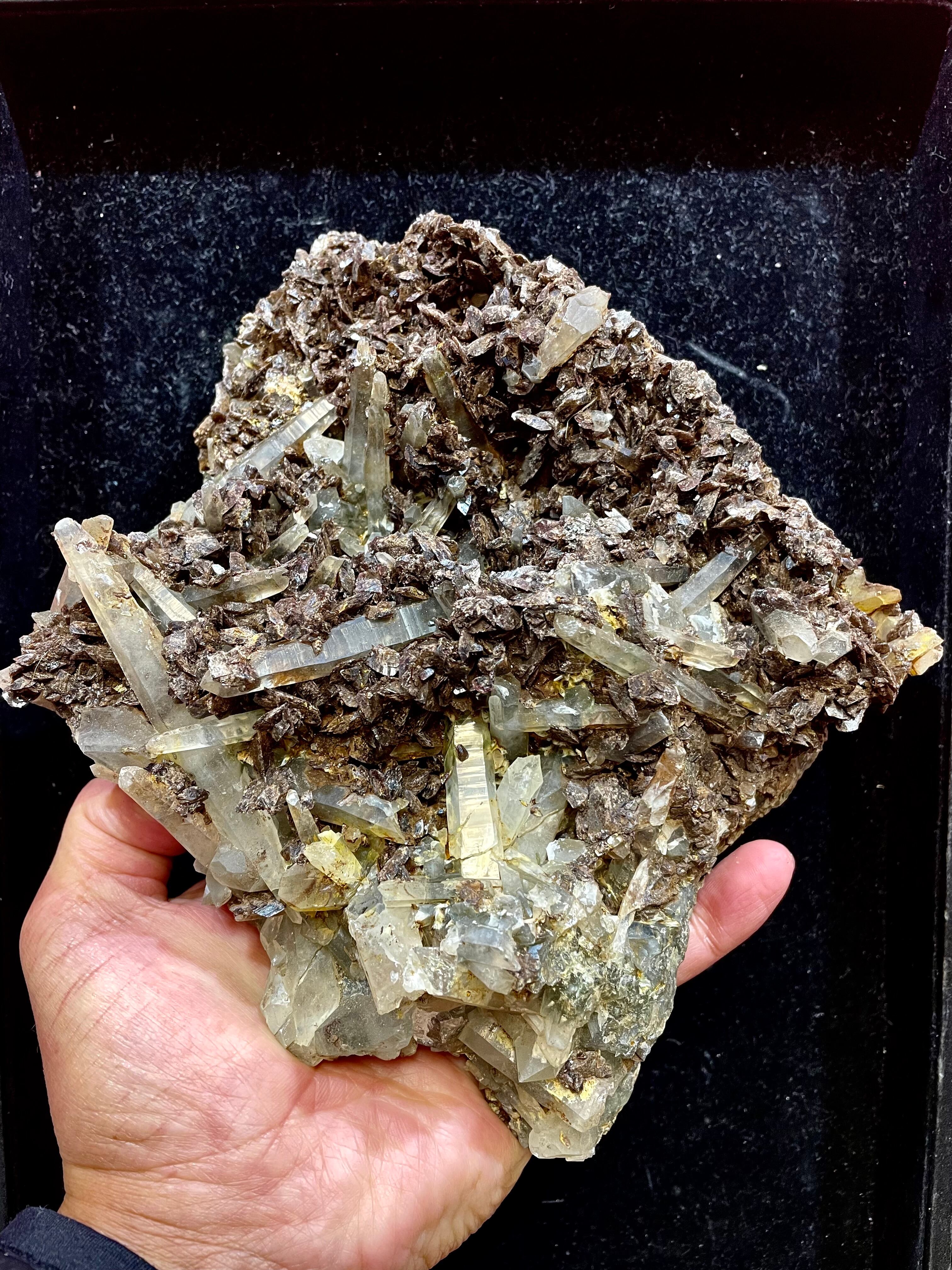 1) 高千穂天岩戸水晶「栄華3」クラスター