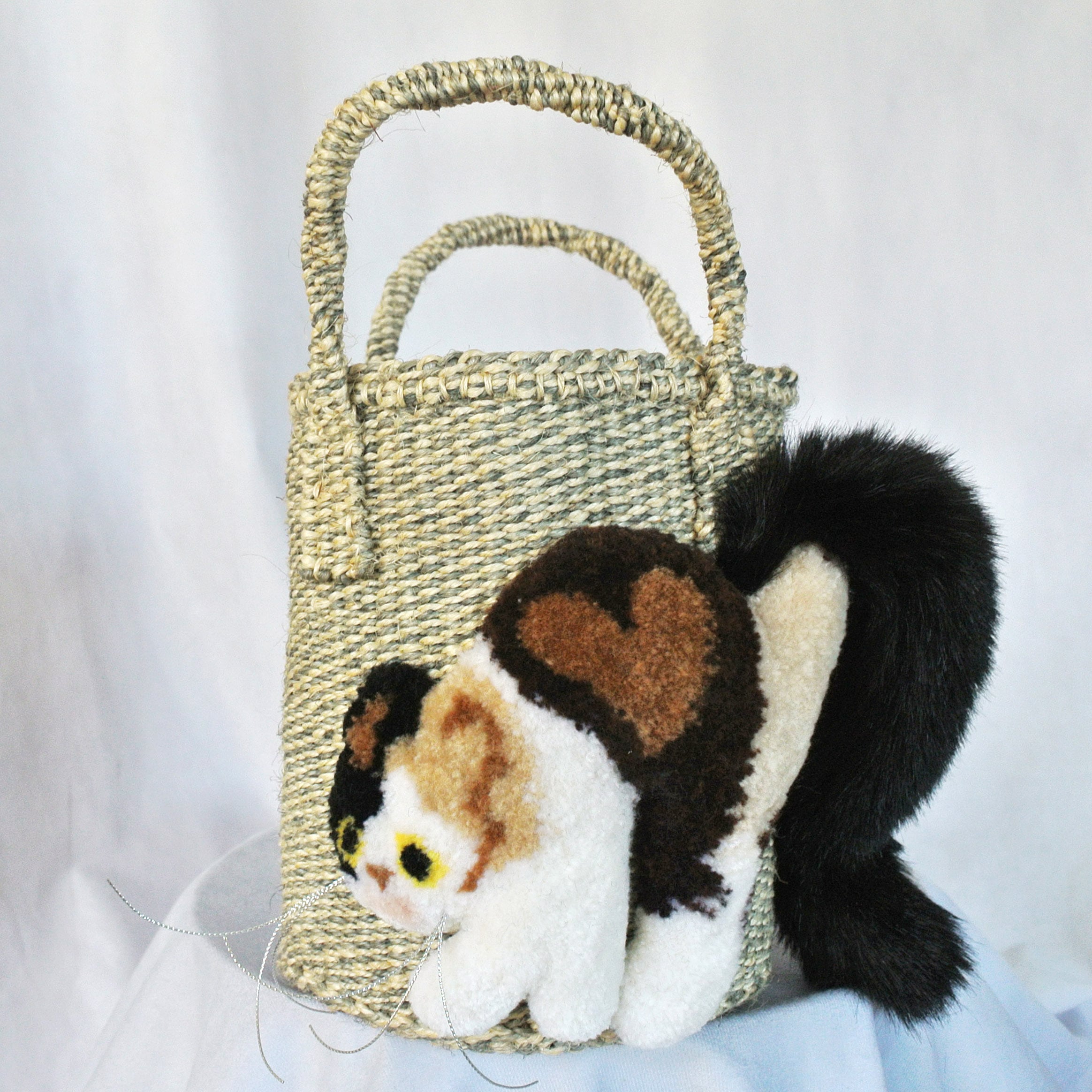 CAT IN DA HOUSE! ON LINE STORE