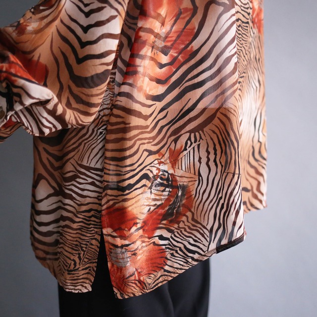 tiger pattern and flower graphic box silhouette sheer shirt