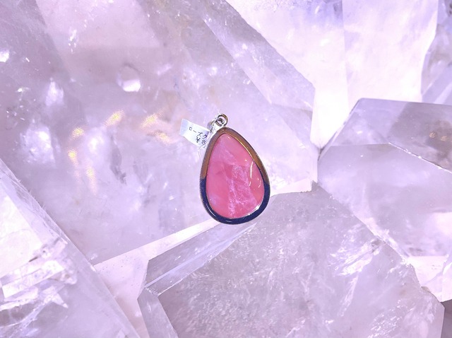 ローズクォーツ（雫タイプ）　ペンダントトップ