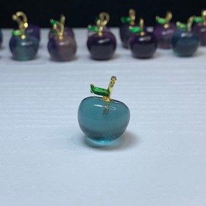 17.フローライトりんご・ペンダントトップ