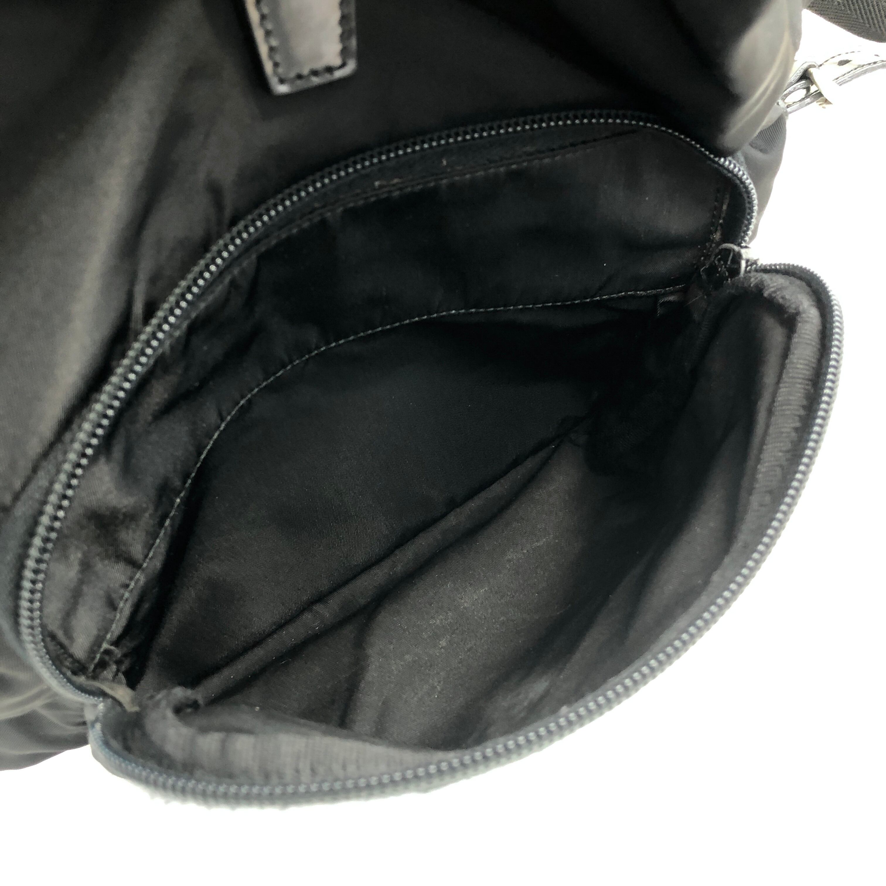 PRADA プラダ トライアングルロゴ ナイロン バックパック ブラック