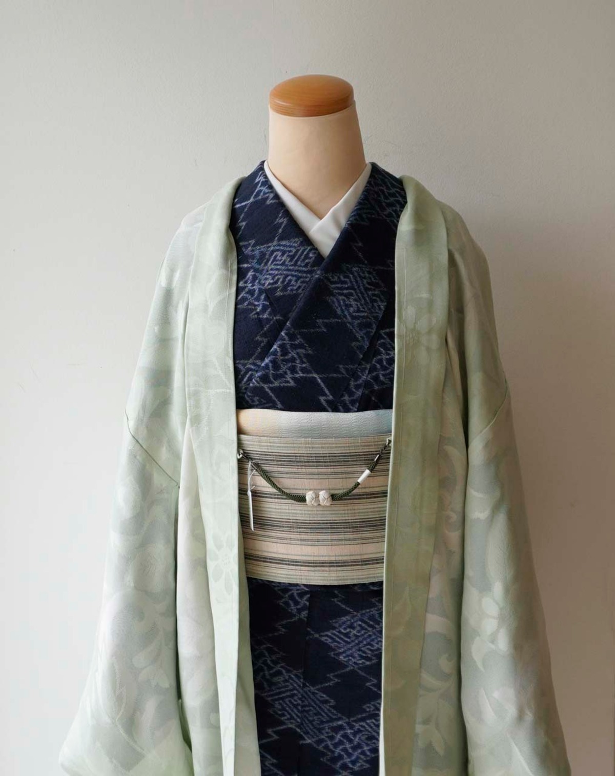 紗羽織】紋紗 華唐草文 夏虫色 × 白縦暈し 薄羽織 新品 | 大山キモノ 