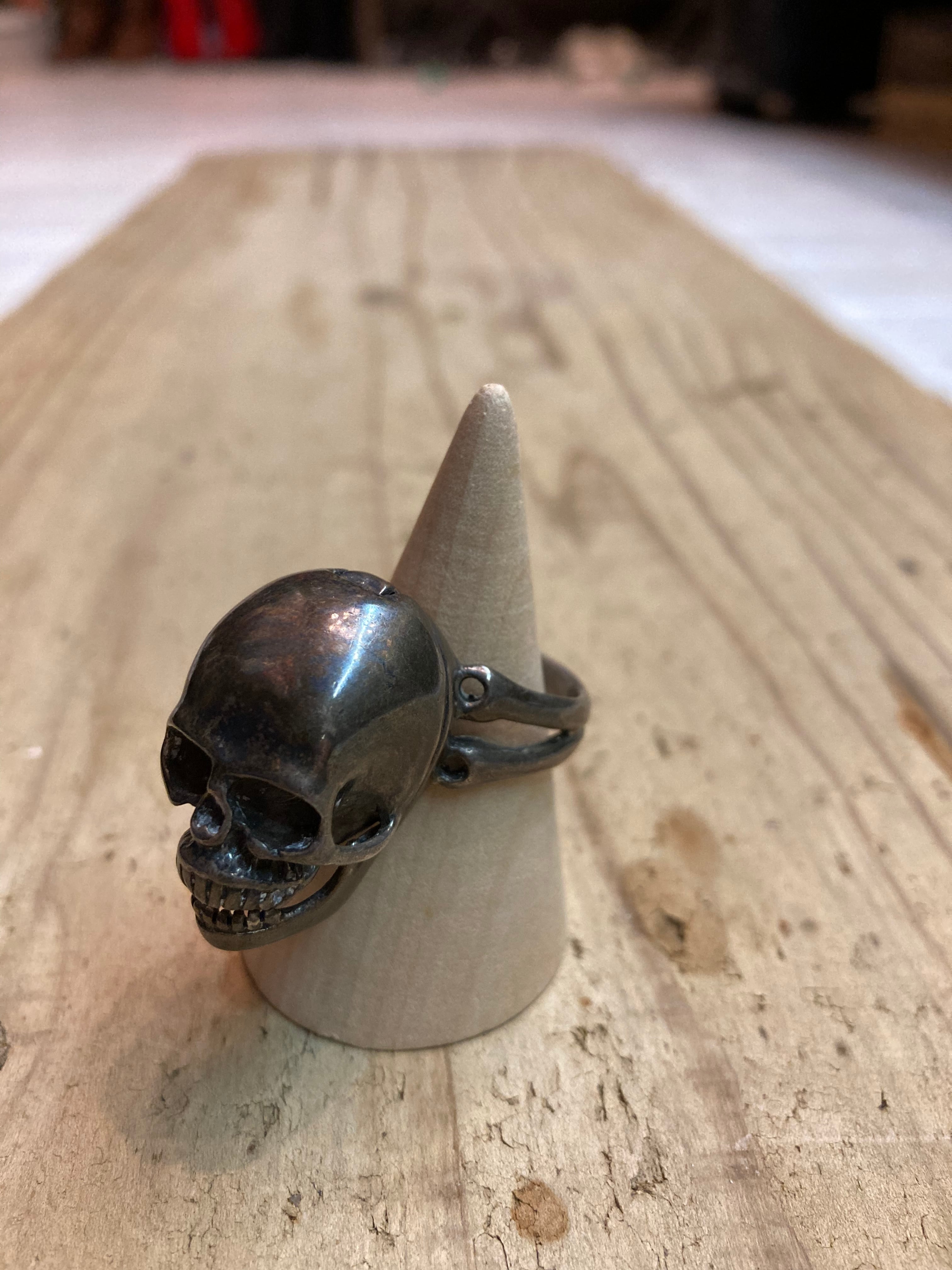 VINTAGE 925 SKULL RING   (beady antiques)