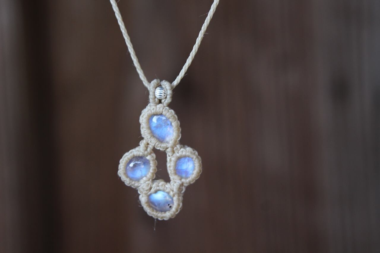Blue moonstone mix micro macrame　circulation  pendant