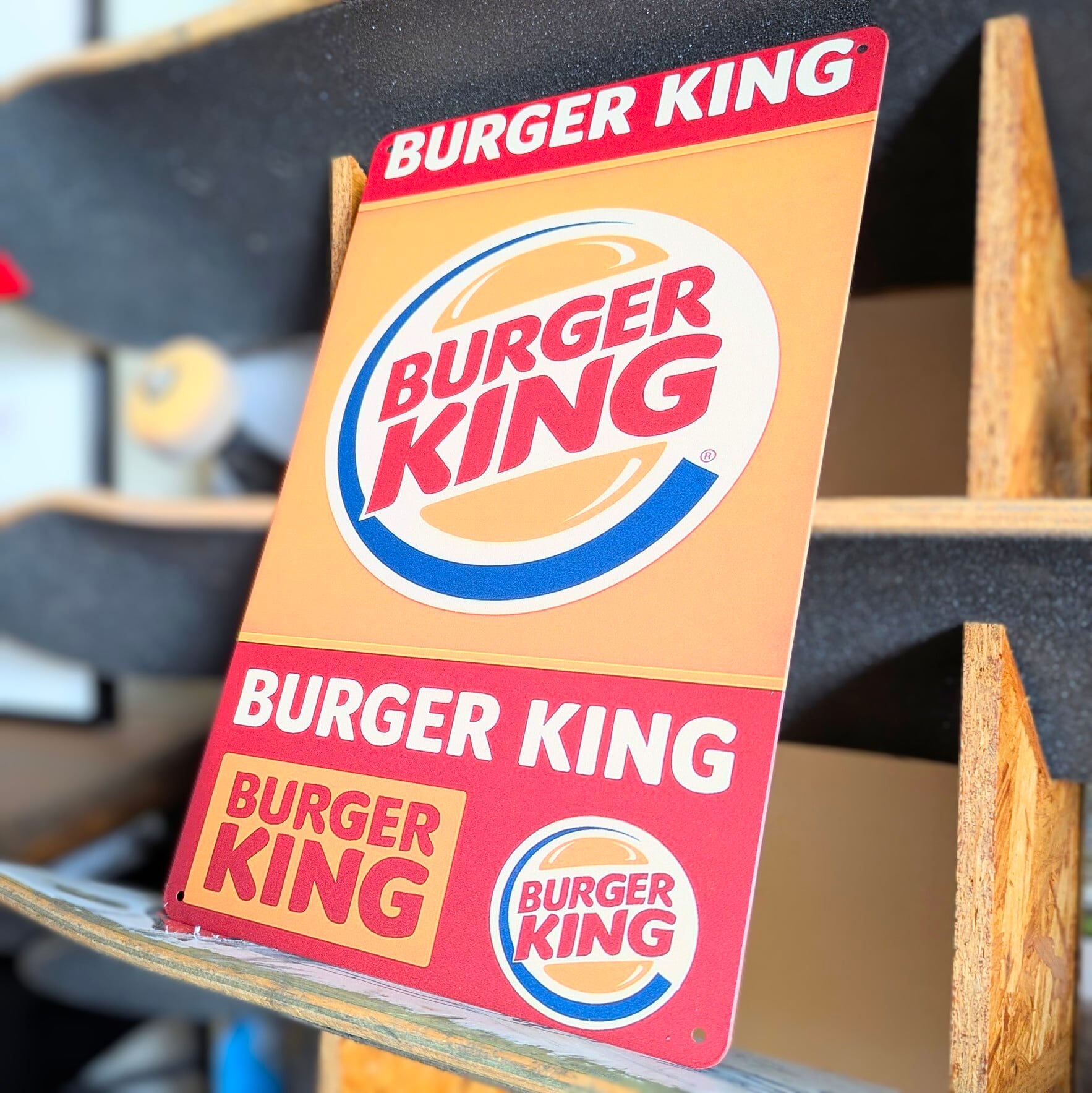 ♧ 送料無料!ちょうどいいブリキ看板 ビンテージ加工【バーガーキング(Burger King)】 METAL SIGN / メタルサイン / ブリキ看板 / サインボード / ビンテージ加工 〚アメリカン雑貨 アメトイ〛