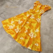 フラダンス 衣装 ALOHA STANDARDS アロハスタンダード ワンピース ドレス イエロー系 フリル プルメリア柄 花柄 植物柄 ハワイアンプリント ハワイアン アロハ フラ ダンス レッスン 練習 オレンジ系 ホワイト系 黄 橙 白 フレアスカート 日本製 華やか 鮮やか かわいい おしゃれ 上品