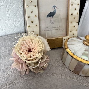 オールドローズのミニコサージュ *ホワイトピンク