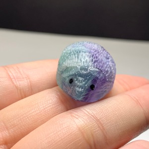 4.可愛い色合い☆フローライト ハリネズミ