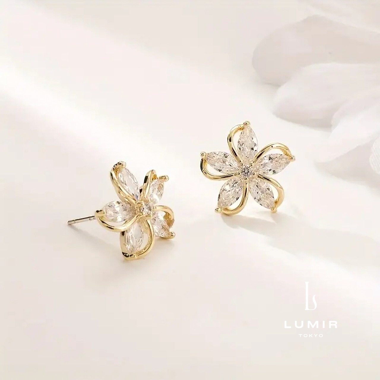 シャイニングフラワーピアス