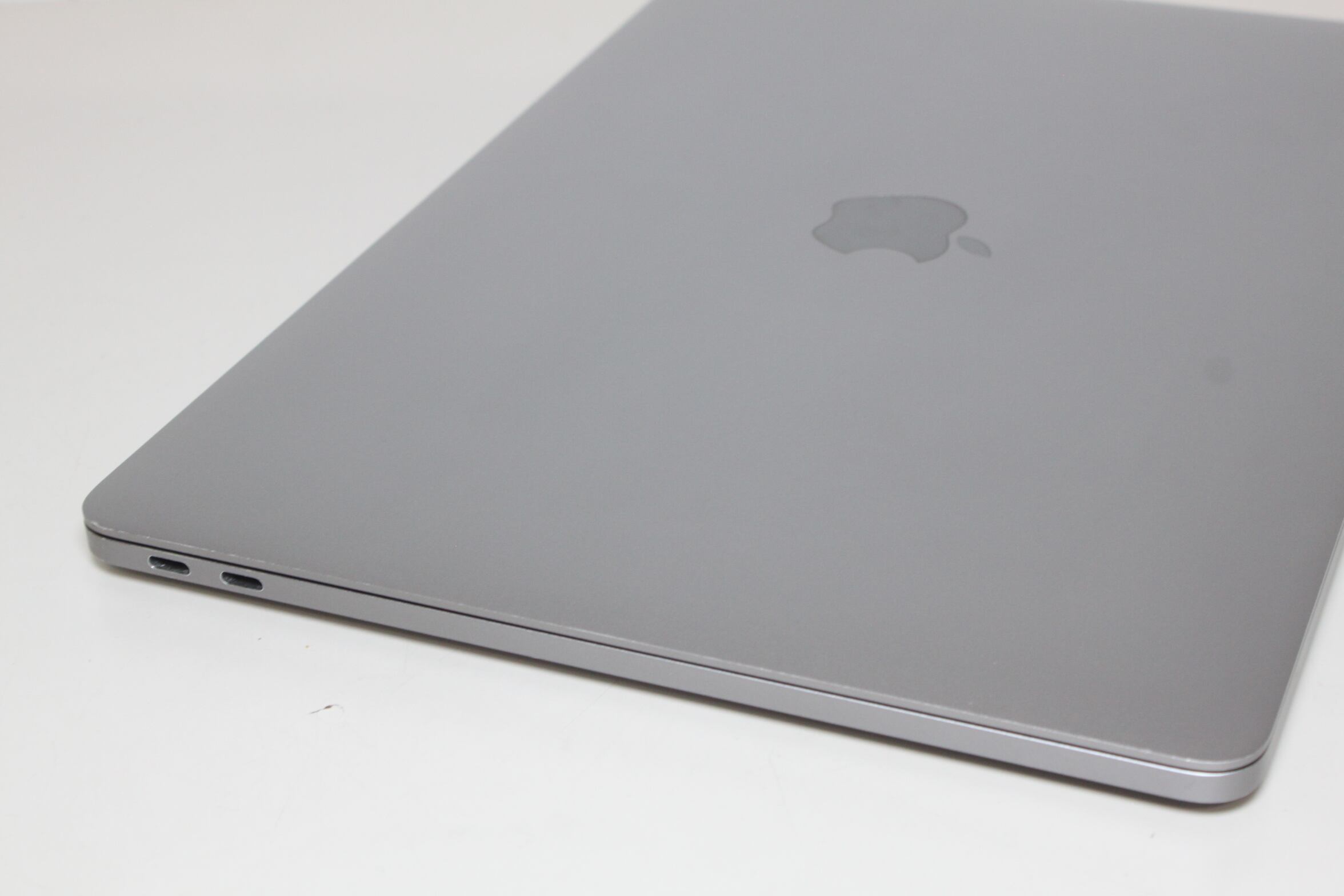 MacBook Pro（13インチ,2016,Thunderbolt 3ポートx 2）256GB/8GB