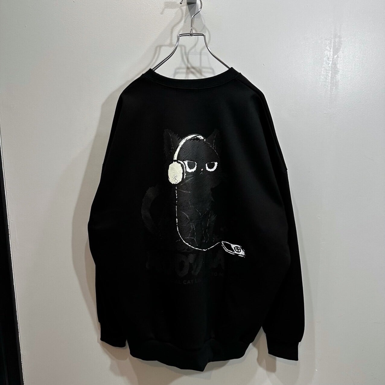 253839-2】MOOD BLACK CAT Back Print Sweatshirt / 24/7TOKYO
