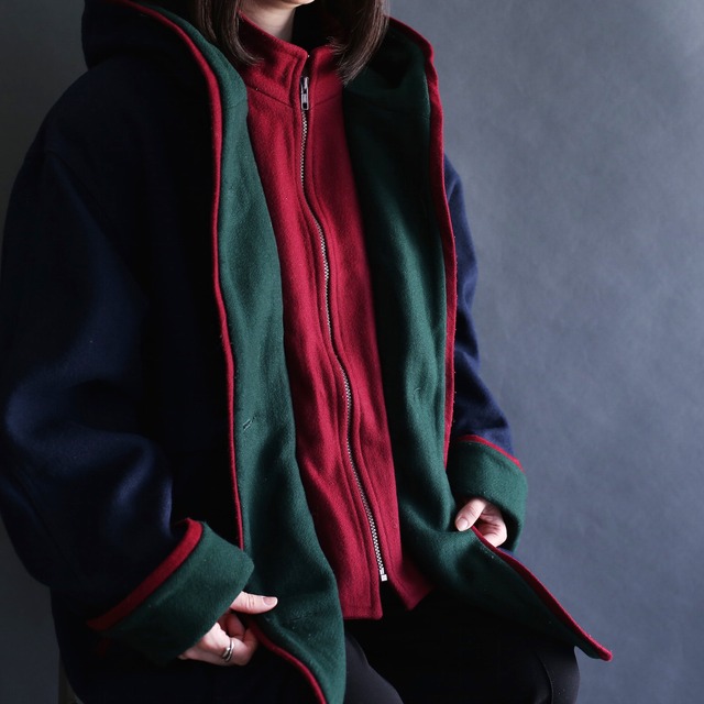 switching color high-neck zip and hoodie coat