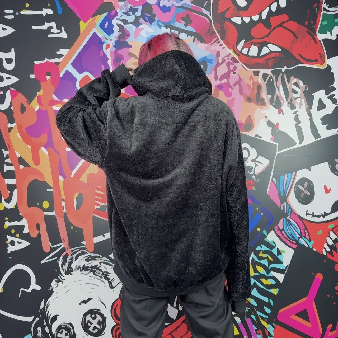 新品未使用 とろサーモン20周年パーカーM 黒G.O.A.T久保田デザイン kubota / とろサーモン 久保田かずのぶ ( kubotakazunobu )のパーカー