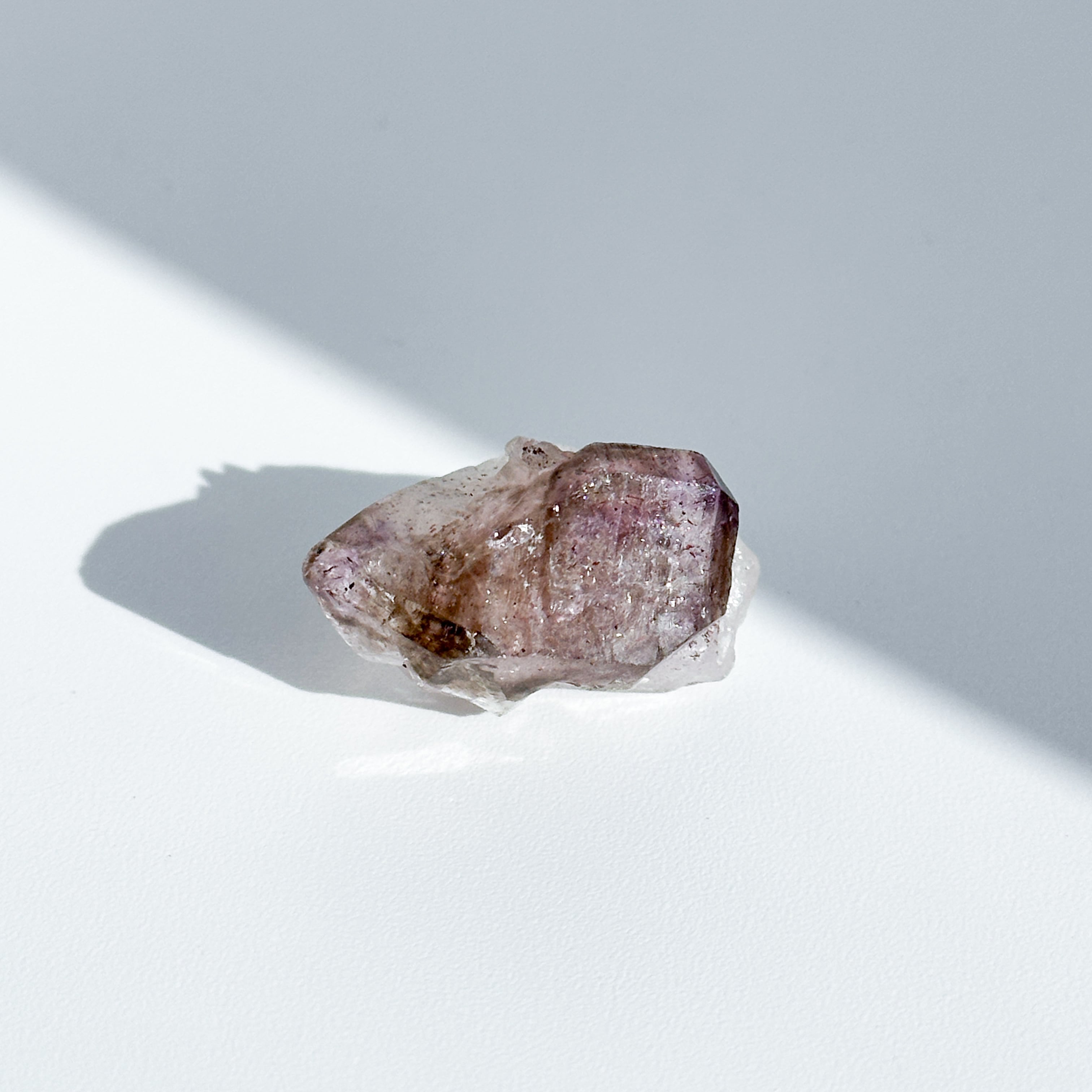 レピドクロサイト入り◎ジンバブエ産シャンガーンアメジスト72◇Shangaan Amethyst◇天然石・鉱物・パワーストーン