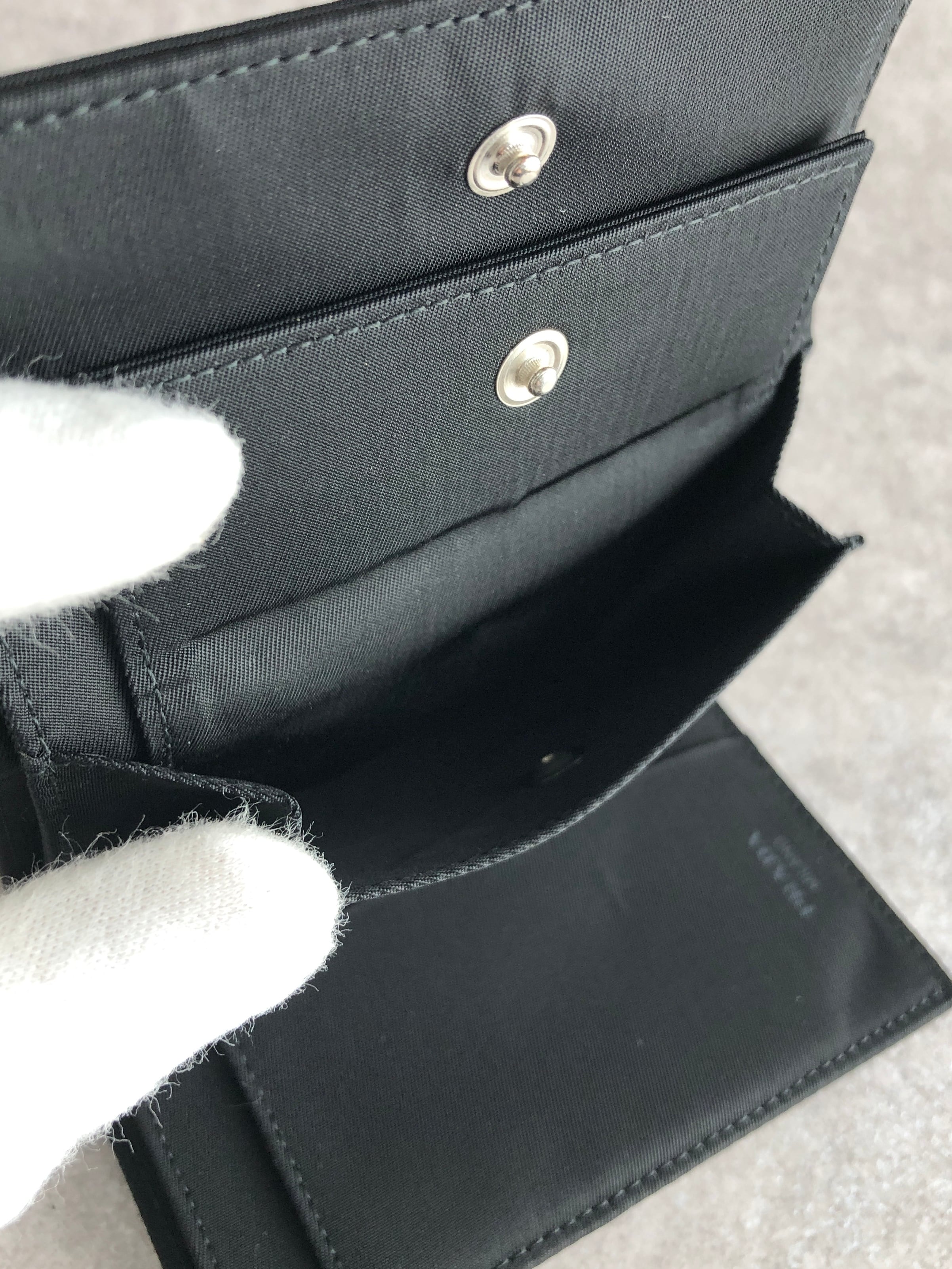 PRADA プラダ 財布 ブラック トライアングルロゴ ナイロン 3つ折り
