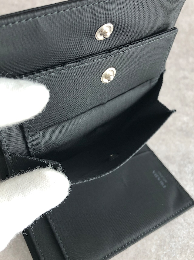 PRADA プラダ 財布 ブラック トライアングルロゴ ナイロン 3つ折り vintage ヴィンテージ オールド d6ehtk