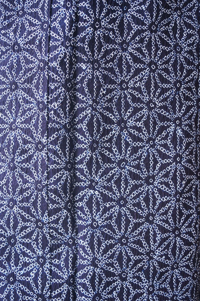 【有松絞り浴衣】濃藍色×白色　縫い絞り麻の葉文　仕立下し浴衣