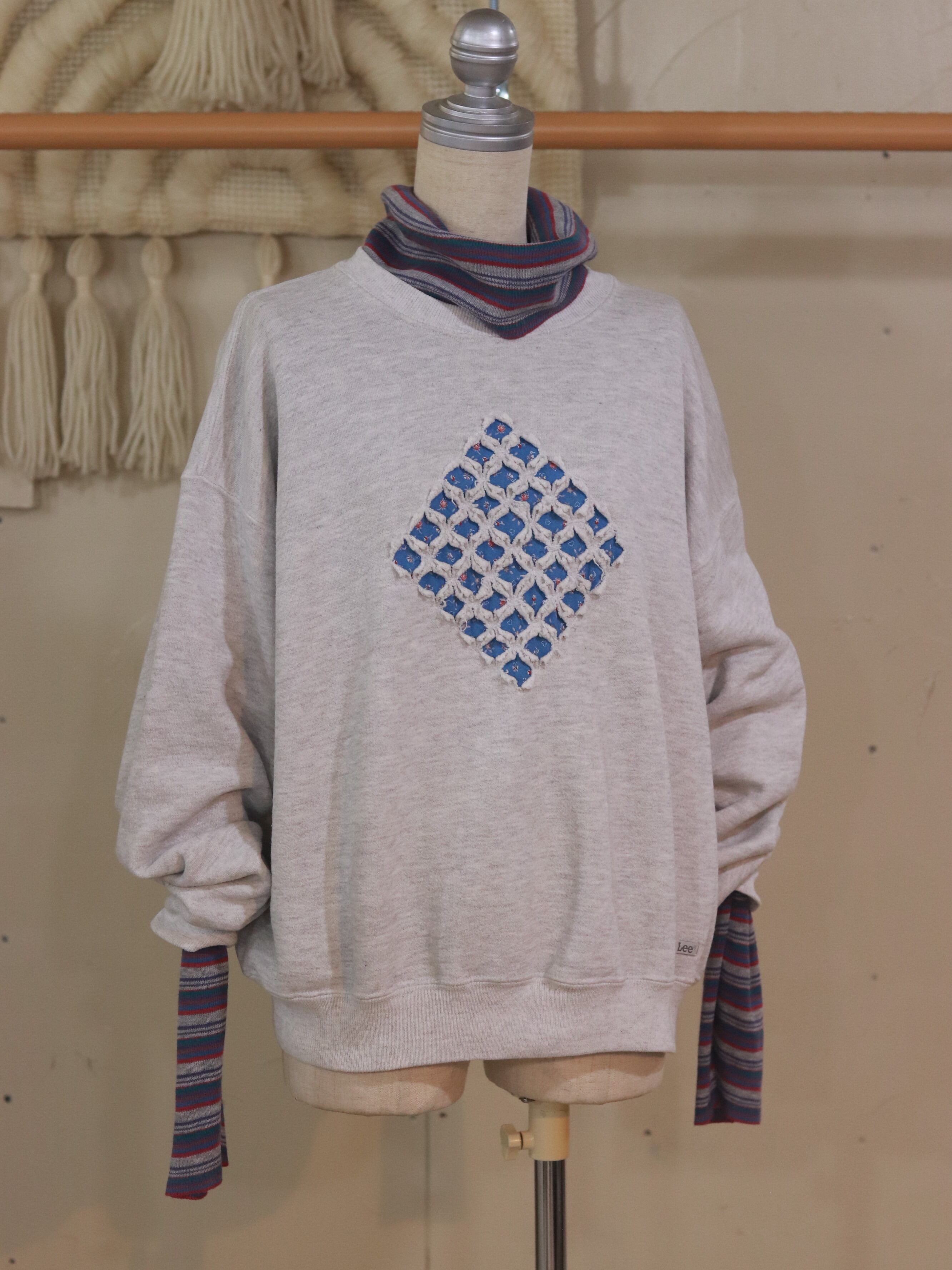 QUILT PATCH SWEAT SHIRT